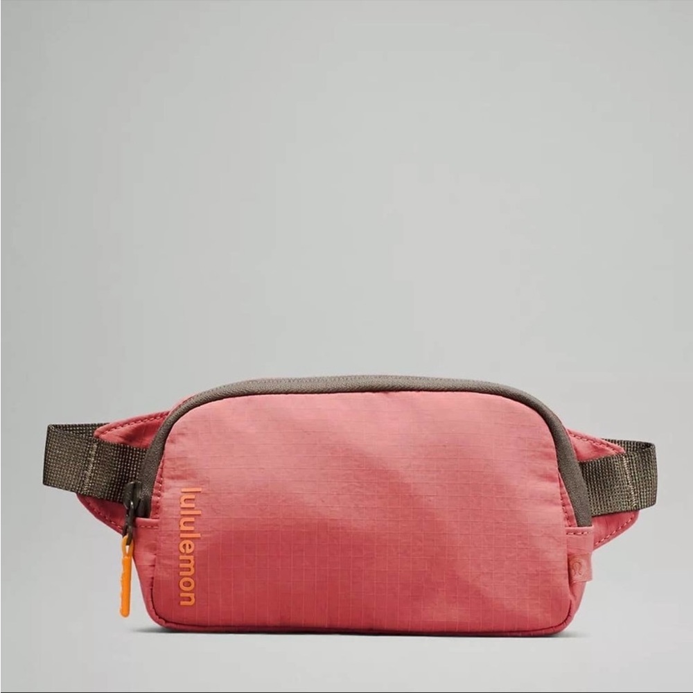 Lululemon Mini Belt Bag in Brier Rose